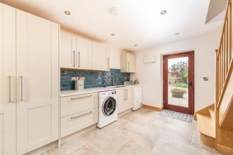 LAUNDRY ROOM/ UTILITY