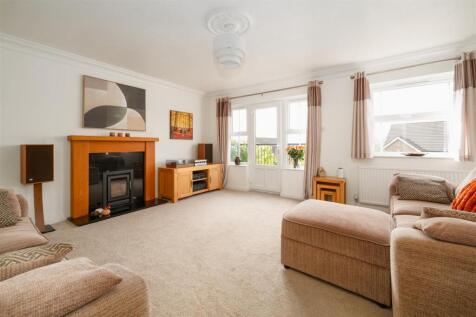 Living Room.jpg