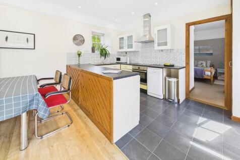 CAM03481G0-PR0098-STILL009