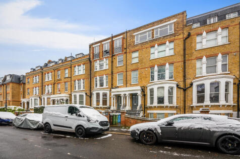 This charming one bedroom apartment has just had a full refurbishment and would make a great home for those looking to live in the East Dulwhich area | Short walk to Lordship Lane and Peckham Rye | Re