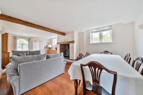 Sitting / Dining Room