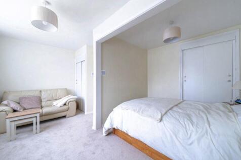 18 The Glebe - Living area.JPG