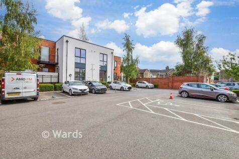 Driveway/Parking :
