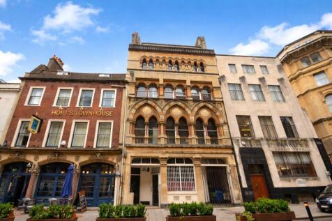 Goodman and Lilley are pleased to bring this impressive first-floor flat to the market. Located in the heart of Bristol City Centre, the property is within walking distance of Cabot Circus and Temple