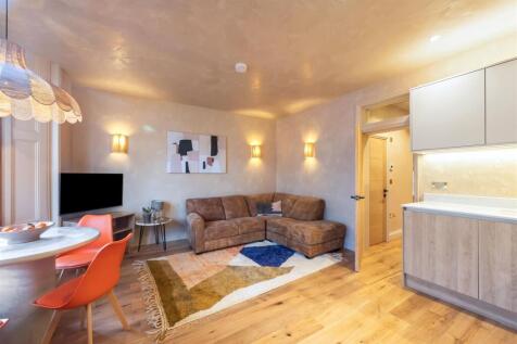 7C Queen Sq Lounge.jpeg