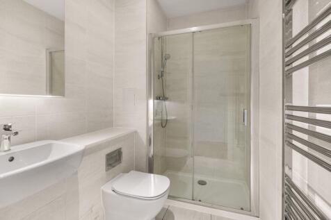 Immerse yourself in the elegance of this modern bathroom, designed for relaxation and style.