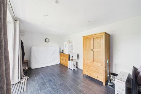 CAM03790G0-PR0160-STILL035.jpg