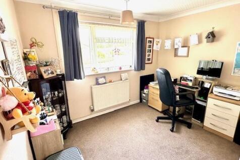 11 Hamilton bedroom two.jpg