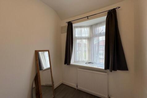 26 Launceston Gar...