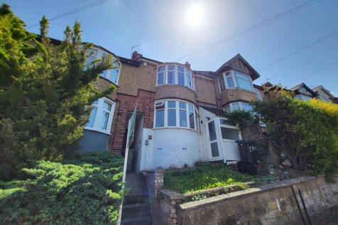 Large 2 Bedroom Terraced for Sale