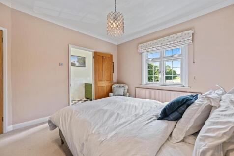 Master Bedroom (2).jpg