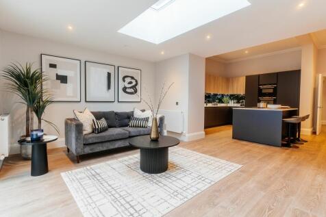 5 bed, 4 bath Town House in Edinburgh - Photo 3