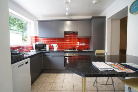 4 Bedroom House in LL57 1BN