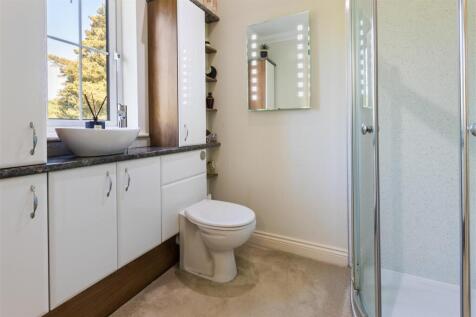 EN SUITE SHOWER ROOM/WC
