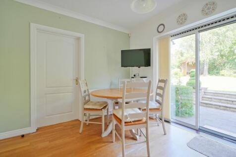 Breakfasting Kitchen