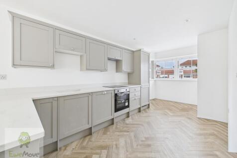 CAM02308G0-PR0220-STILL014