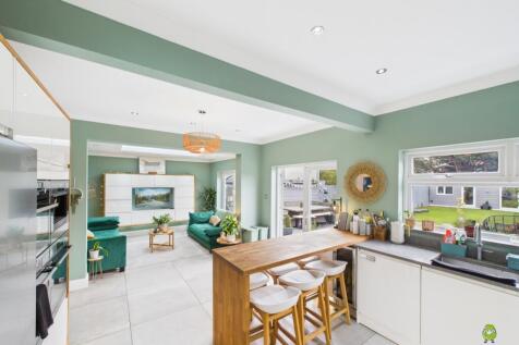 CAM02615G0-PR0125-STILL016