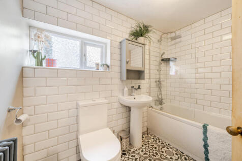 4 bed, 2 bath Terraced in manchester - Photo 23