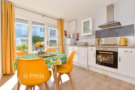 Kitchen/ Living Room