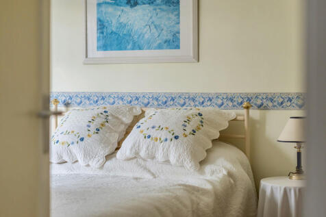 1369886-9-68f8a7f...