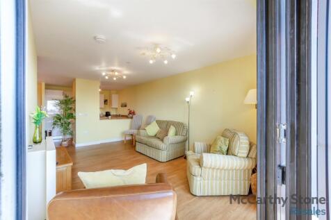 8698185-interior10.jpg