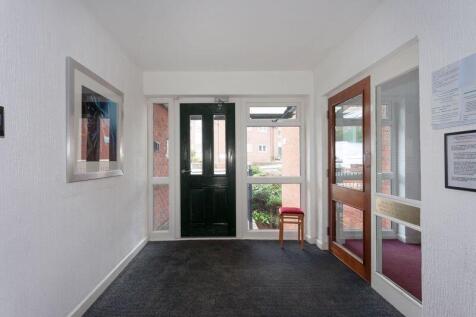 COMMUNAL ENTRANCE HALL