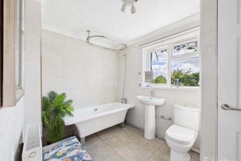 Bathroom- Mark Stephens EweMove Newmarket and Soha
