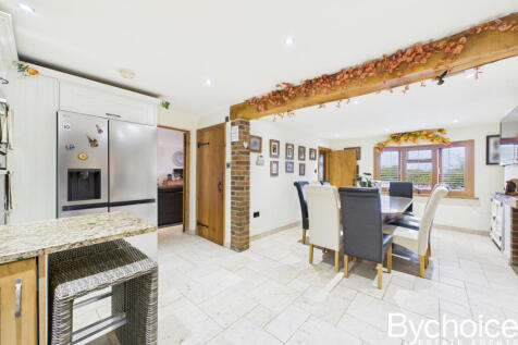 CAM05454G0-PR0065-STILL009