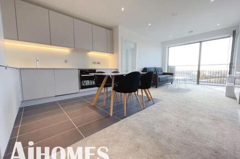 Welcome to Local Crescent, a stunning apartment located at 4 Hulme Street in the vibrant area of Salford, Manchester. This luxurious two-bedroom apartment offers an exceptional living experience, perf