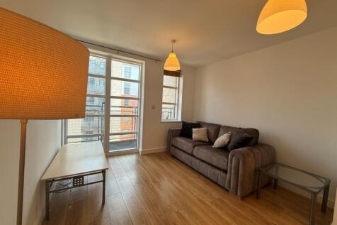 • Double Bedroom • Fully Furnished • 8th Floor • Close to Transport • Integrated Kitchen • Fully tiled bathroom •Newly Refurbished • EPC Rating B