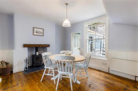 A11 - 15 Ford Valley, Dartmouth - 250722.jpg