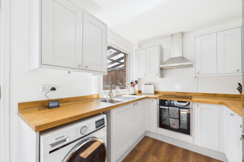 CAM01354G0-PR0586-STILL005