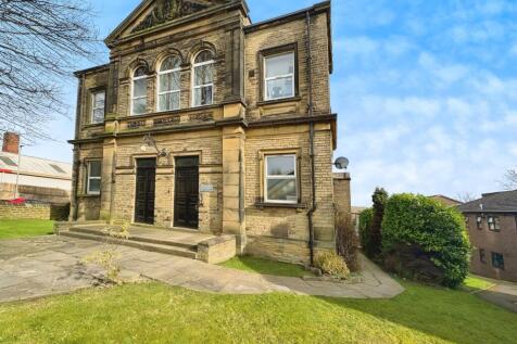 One bedroom CONVERTED first floor APARTMENT. Located in the sought after area of Pudsey, this spacious apartment is ideal for a couple or single occupant with great access to local amenities and Leeds