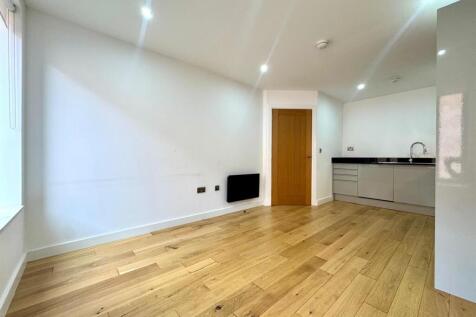 Living room pic 3.jpeg