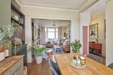 Sitting/Dining Room
