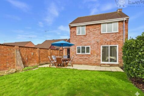 EWEMOVE TIVERTON - GARDEN PATIO
