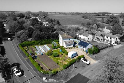 2 Oaklands Avenue, Wistow - Side Aerial Highlight