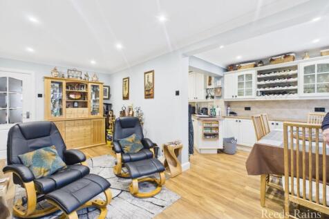 Sitting/ Dining Room