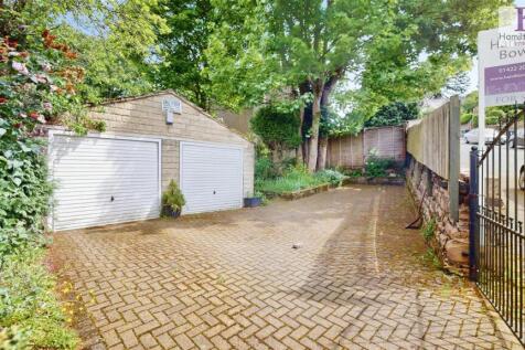 Garage/Driveway