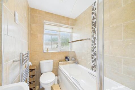 CAM03218G0-PR0690-STILL022