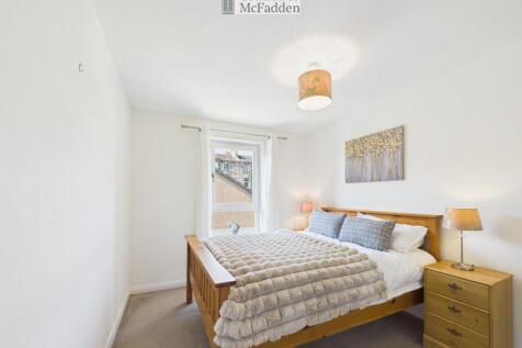 This beautifully presented one-bedroom flat is situated in the highly sought-after residential area of Prestonfield, Edinburgh. Combining modern comfort with practical living, the property is thoughtf