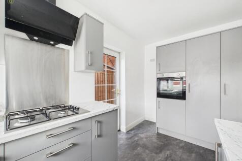 4 bed, 1 bath Semi-Detached in Birmingham - Photo 9