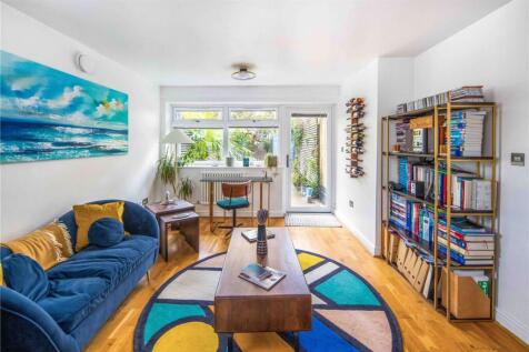 A beautifully presented one bedroom apartment moments from Victoria Park and Hertford Union Canal, offering a private garden, off-street parking, bright reception room, sleek kitchen, modern bathroom