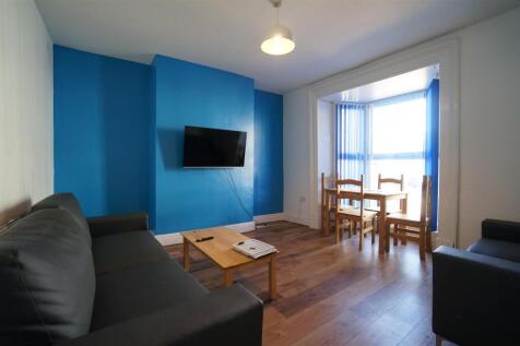 8 Bedroom House in LL57 2AN