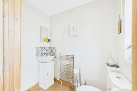 CAM03218G0-PR0694-STILL019