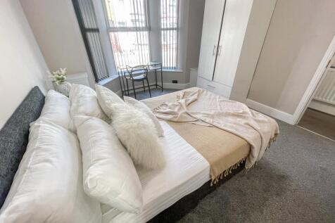 £95.00pppw - AVAILABLE FOR THE 26/27 ACADEMIC YEAR. 6 BEDROOM PROPERTY WITH 2 BATHROOMS. ONE BEDROOM AVAILABLE IN A 6 BEDROOM HOUSE SHARE