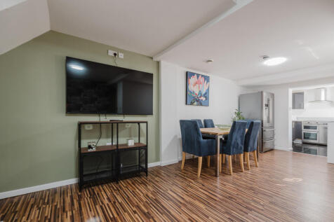 This furnished terraced house in Manchester offers 4 double bedrooms, two bathrooms, and two reception areas. The property also features a cinema room