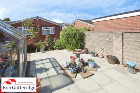 ENCLOSED REAR GARDEN