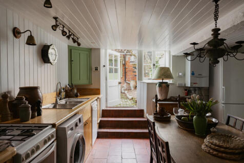 321170 - Swan House, Mistley-6.jpg