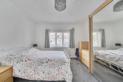 1359724-5-68da995...